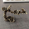 Magpie branch trumpet